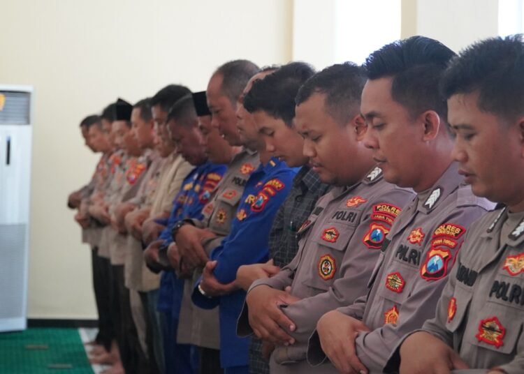 Polres Gresik Gelar Binrohtal Usung Tema “Menggapai Ampunan Lewat Ibadah dan Qurban”