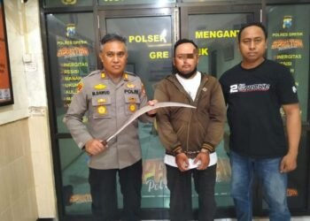 Pelaku Penganiayaan Bersenjatakan Sebilah Clurit Panjang Kini Mendekam di Rutan Polsek Menganti