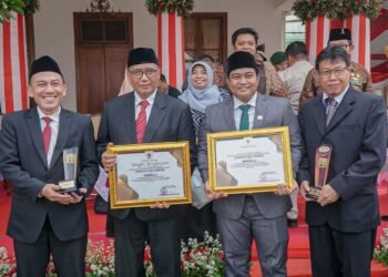 Pemkab Gresik Raih Penghargaan Pengelola JDIH Terbaik II se-Jawa Timur di Momen Hari Kebangkitan Nasional