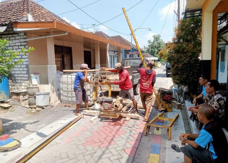 Penuh Manfaat !! Pemdes Bunderan Sidayu Tambah Sumur Resapan Baru Ikhtiar Tanggulangi Banjir