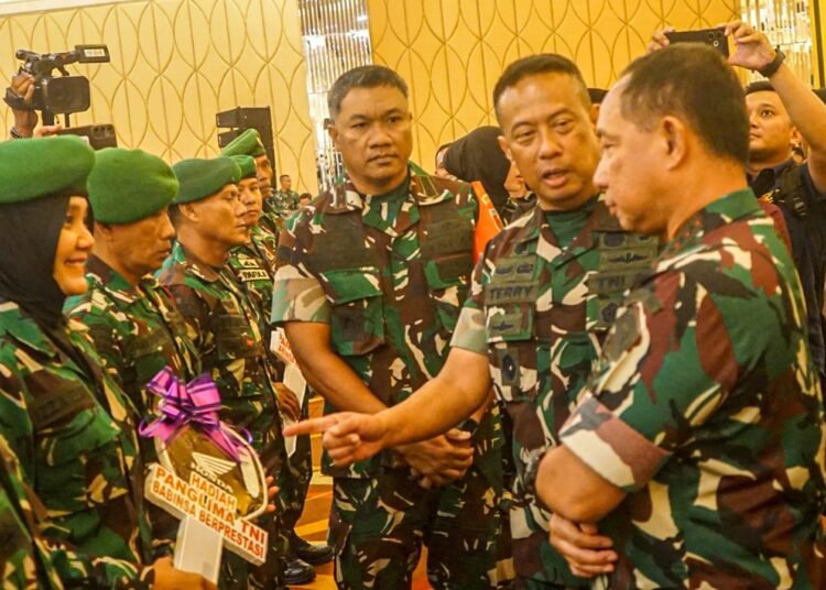 Hebat !! Serka Izza Babinsa Koramil Kebomas Dapat Reward Sepeda Motor Langsung dari Panglima TNI, Simak Dedikasi dan Prestasinya…