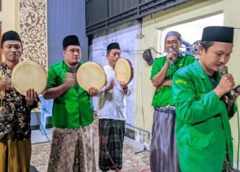 Majelis Dzikir Sholawat Rijalul Ansor GP Ansor Ranting Tebuwung Merambah Basis RT