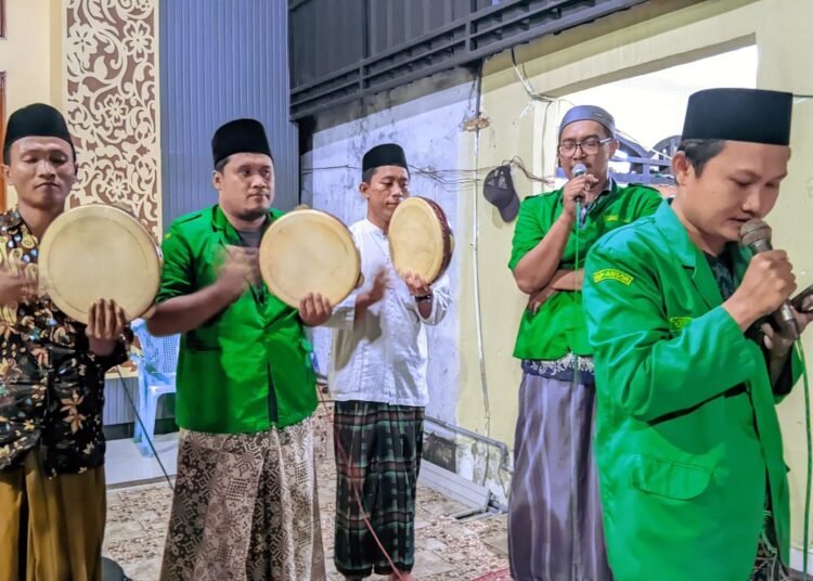 Majelis Dzikir Sholawat Rijalul Ansor GP Ansor Ranting Tebuwung Merambah Basis RT