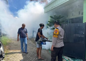 Peduli Kesehatan Masyarakat, Pemdes Kepatihan Menganti Lakukan Fogging Mandiri Cegah Penyebaran DBD