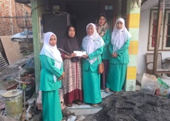 Fatayat NU Dukun Berikan Bantuan untuk Janda Sembungan Kidul yang Rumahnya Dilalap si Jago Merah