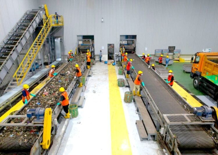 Komitmen Jaga Kelestarian Lingkungan, SIG Manfaatkan Sampah hingga Limbah sebagai Bahan Bakar Alternatif