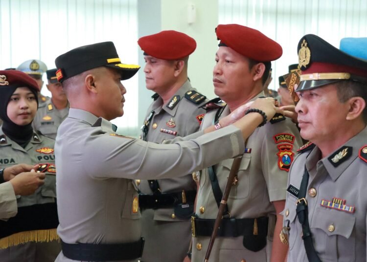 Pimpin Sertijab Kasat, Kapolres Gresik: “Jangan Pajang Foto Saya, Polri adalah Pelayan Masyarakat, Bukan Sosok yang Harus Diagung-agungkan”