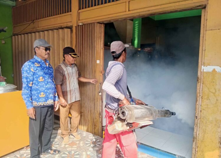 Ribuan Rumah di Tambakrejo Duduksampeyan Difogging Cegah Penyebaran Demam Berdarah