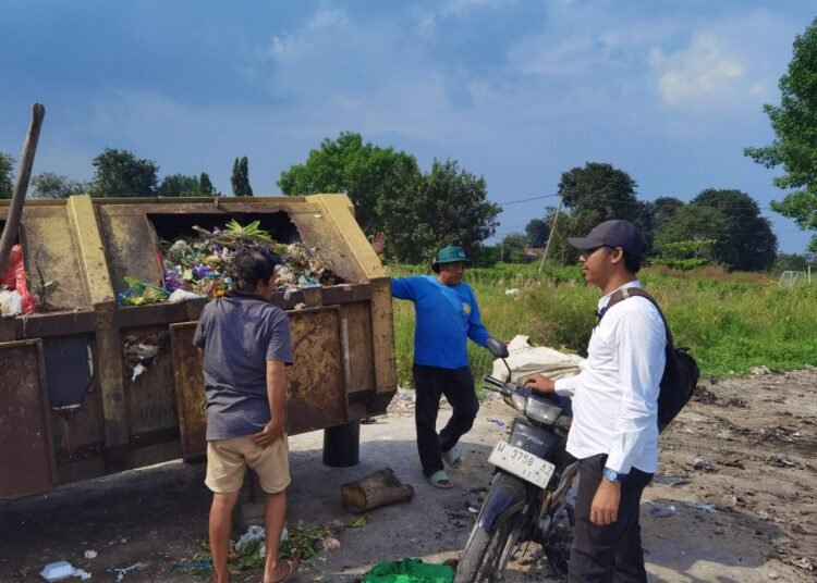Gandeng DLH Gresik, Pemdes Laban Menganti Edukasi Warga Terkait Larangan Membakar Sampah !!
