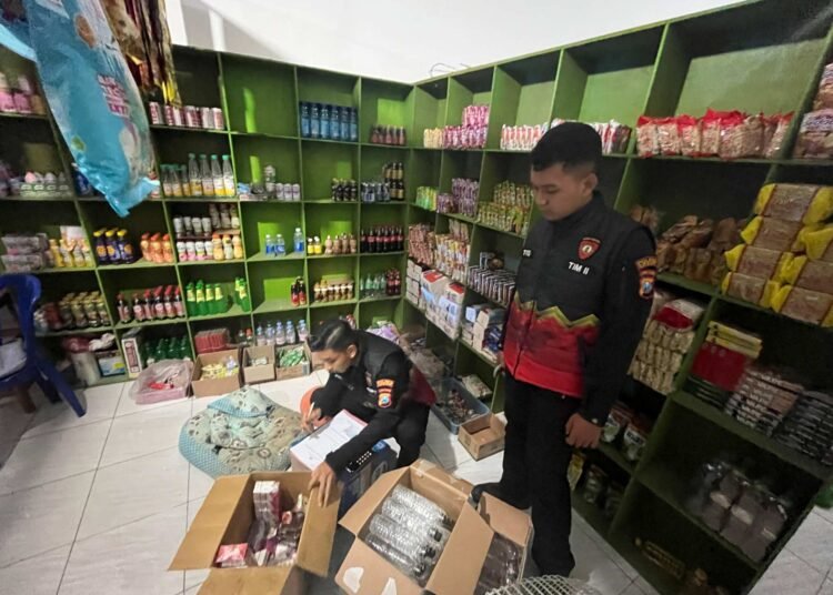 Sisir Wilayah Benjeng, Tim Kalamunyeng Polres Gresik Amankan Miras dan Rokok Ilegal