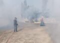 Putus Mata Rantai DBD, Pemdes Dahanrejo Kebomas Lakukan Fogging Sasar Pemukiman dan Fasum