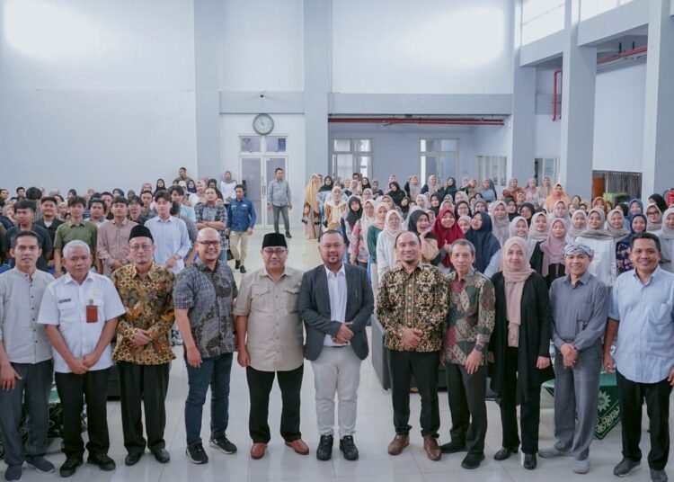 Jadi “Dosen” UMG, Bupati Gus Yani Ajak Mahasiswa Tingkatkan Skill dan Proaktif Kembangkan Diri