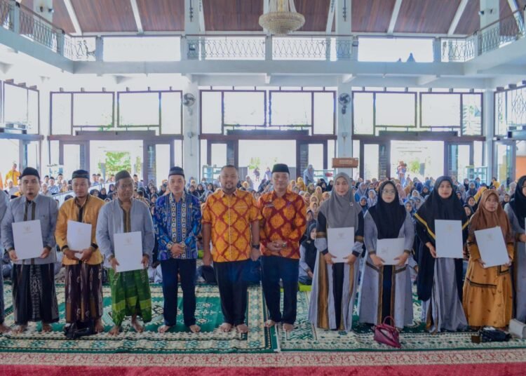 Tak Hanya Ratusan, Namun Ribuan Huffadh se-Kabupaten Gresik Terima Insentif masing-masing Setengah Juta dari Bupati Gus Yani