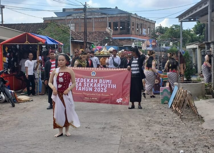 Lestarikan Budaya Warisan Leluhur, Warga Dusun Sekarputih Balongpanggang Gelar Sedekah Bumi
