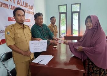 Alhamdulillah, Tunai Cair Rp300 Ribu BLT DD dari Pemdes Ambeng-Ambeng Duduksampeyan, Warga pun Sumringah Berbalut Rasa Syukur