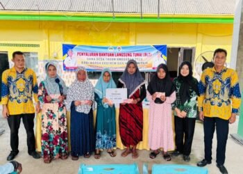 Warga pun Sontak Sumringah saat Pemdes Dampaan Cerme Salurkan BLT DD: “Matur Nuwun, Pak Kades”
