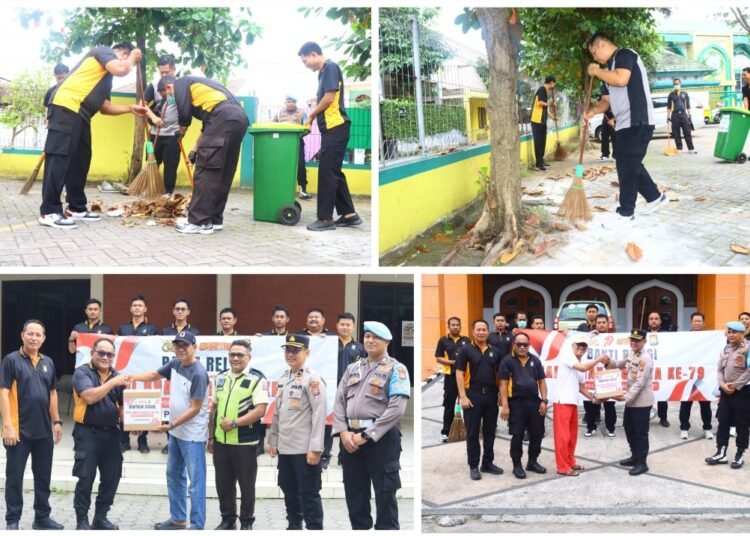 Tak Hanya Bersih-bersih, Polres Gresik juga Salurkan Bansos ke Tempat Ibadah Peringati Hari Bhayangkara ke-79