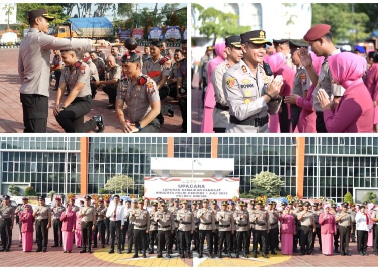 59 Anggota Naik Pangkat, Kapolres Gresik Ucapkan Selamat: Ditandai Tradisi Penyiraman Air Kembang
