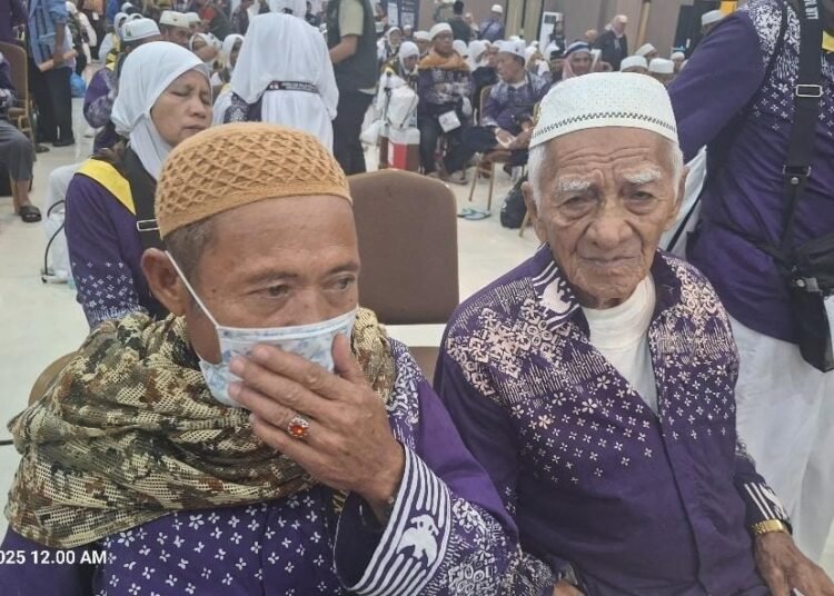 Kisah Fatahula La Aba, Jemaah Haji Tertua Debarkasi Surabaya: Berusia 104 Tahun Tetap Sehat dan Kuat Tanpa Kursi Roda