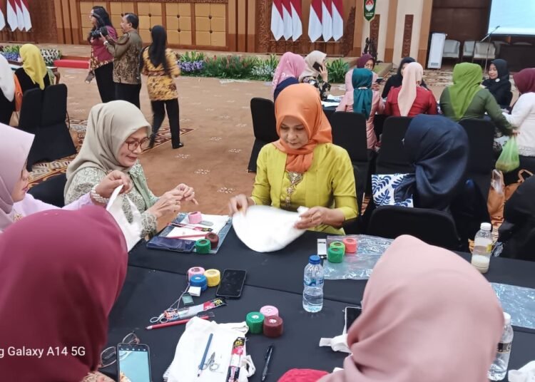Seru Full Manfaat !! DWP Kanwil Kemenag Jatim Ikuti Pelatihan Peningkatan UMKM Modifikasi Teknik Sulam Sashiko