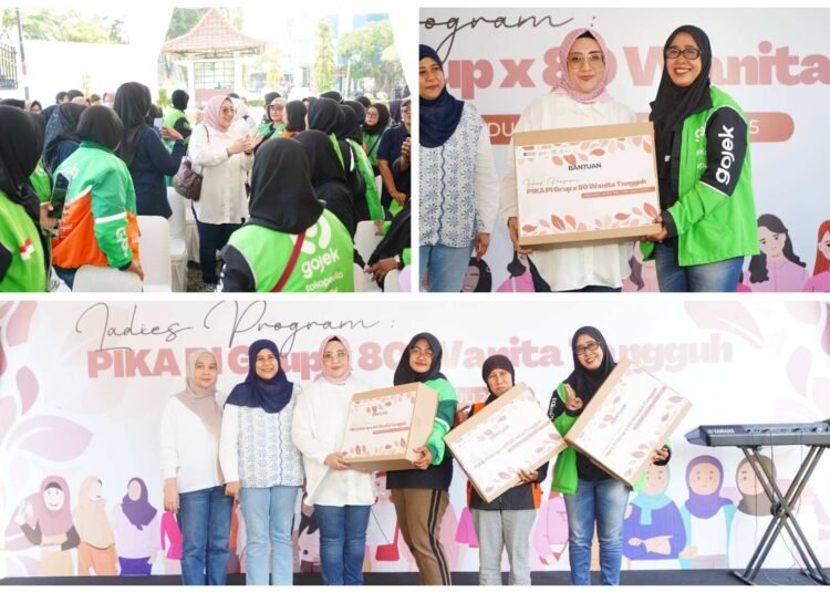 Jumat Berkah, Puluhan Perempuan Ojol Terharu Dapat Bantuan Sembako dari Petrokimia Gresik