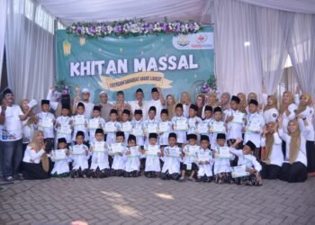 Gus Aqib Anggota Dewan Membersamai Yayasan Sahabat Anak Langit Mentaras Dukun Gelar Khitan Massal di Momen Muharram 1447 H