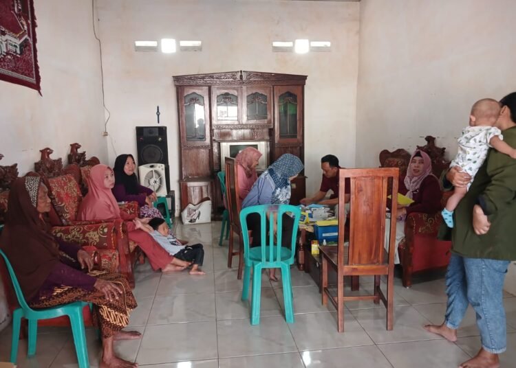 Pemdes Kedungsumber Balongpanggang Berikan Pemeriksaan Kesehatan Gratis untuk Balita hingga Lansia
