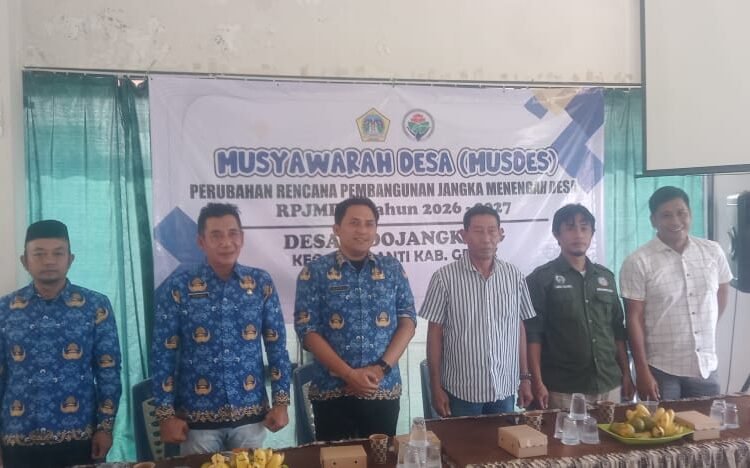 Hadiri Musdes, Camat Menganti Berharap Pemdes Sidojangkung Guyub Rukun Bersama Warga Membangun Desa