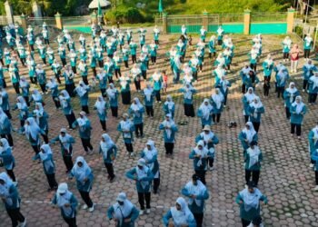 Tingkatkan Kualitas Hidup Sehat, Ratusan Fatayat NU Dukun Rutin Gelar Senam Bersama