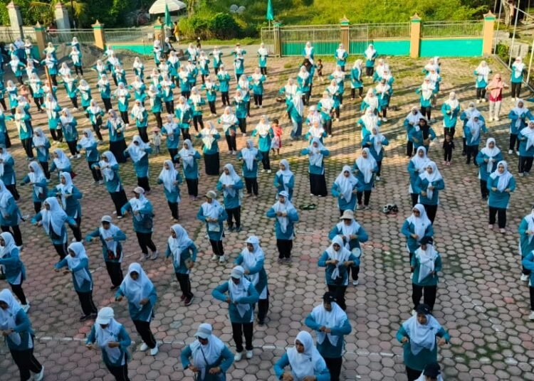 Tingkatkan Kualitas Hidup Sehat, Ratusan Fatayat NU Dukun Rutin Gelar Senam Bersama