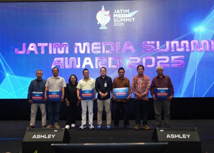 Top !! Lima Media Lokal Raih Penghargaan Business Model Canvas di Jatim Media Summit 2025