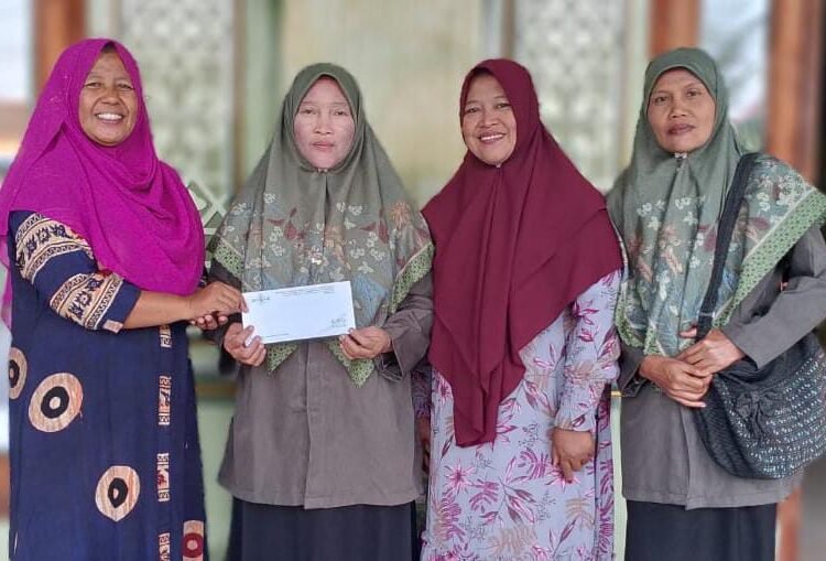 Dorong Semangat Santri dalam Belajar Al-Qur’an, NUcare Lazisnu Ranting Mojopetung Salurkan Bantuan Peduli TPQ