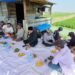 Gayeng Seru !! Cara Unik Kades Kedanyang Kebomas Serap Aspirasi Petani di Tengah Sawah