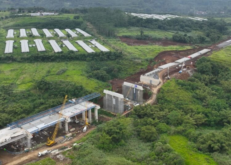 Semen Gresik Pasok Kebutuhan 29.990 Ton Semen untuk Pembangunan Tol Bocimi Dukung Kemajuan Pariwisata
