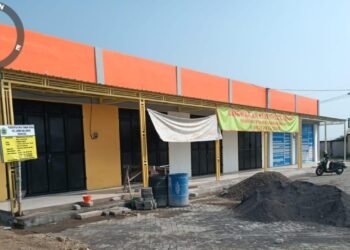 Kades Wahyudi Pastikan Pembangunan Kios Pasar Tambak Beras Cerme Sesuai Prosedur: Semoga Bermanfaat untuk Warga