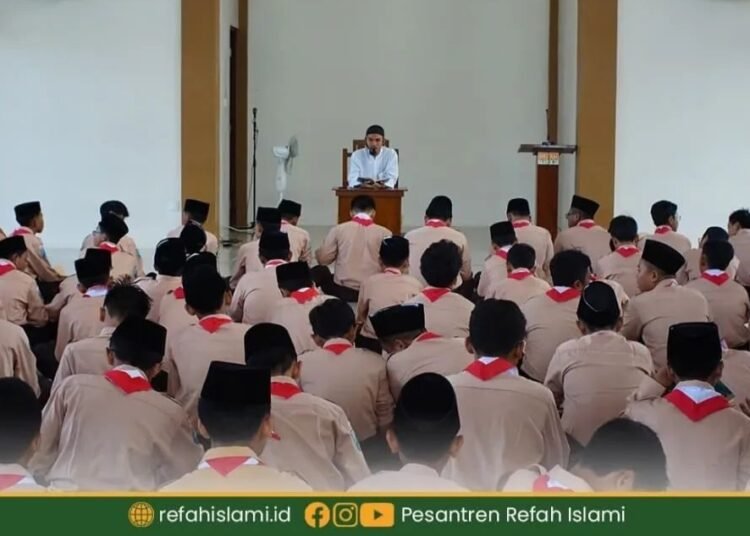 Santri Refah Islami Ngaji Kitab At Tibyan Fii Adabi Hamalatil Qur’an Bareng Ustadz Hikam Qur’any Al Hafidh