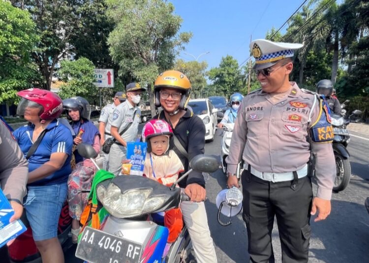 Satlantas Polres Gresik Gelar Kampanye Tertib Berlalu Lintas Wujudkan Keselamatan Bersama dalam Operasi Patuh Semeru 2025