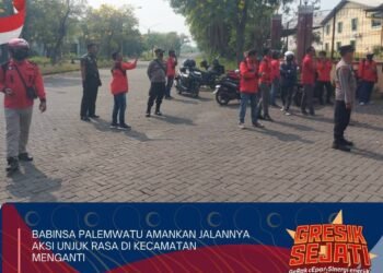 Babinsa Palemwatu Amankan Jalannya Aksi Unjuk Rasa di Kecamatan Menganti