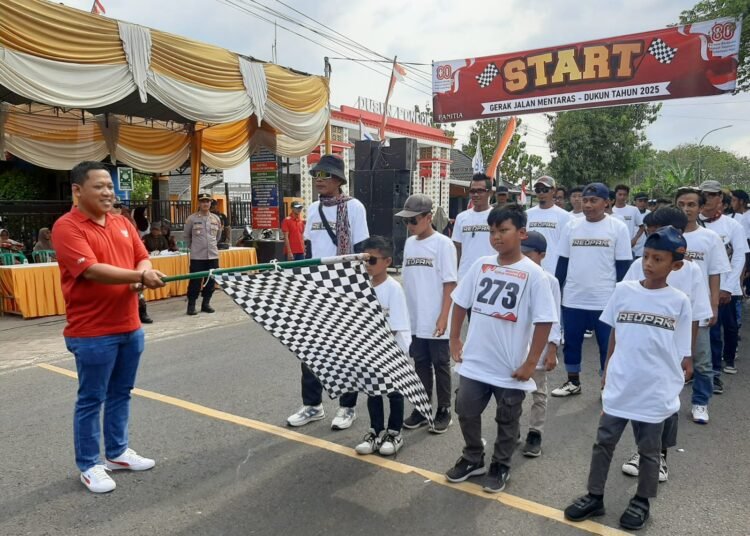 Camat Dukun Sukses Bikin Gerak Jalan 8 Km Disaksikan Ribuan Warga Berlangsung Tertib dan Meriah