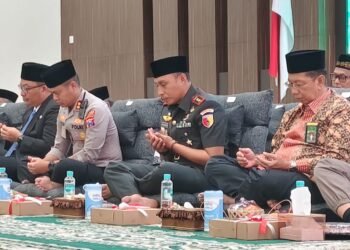 Khidmat !! Dandim 0817/Gresik Letkol Inf Fadly Subur Karamaha Ikuti Doa Bersama Forkopimda Jelang HUT ke-80 Kemerdekaan RI