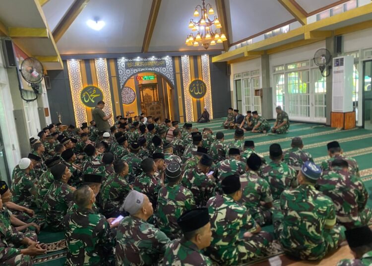 Syukuri Nikmat Kemerdekaan, Kodim 0817/Gresik Gelar Doa Bersama di Masjid Baiturrahman
