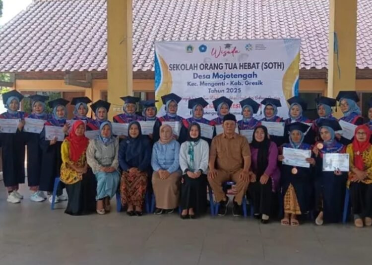HUT RI, Pemdes Mojotengah Menganti Gelar Wisuda Sekolah Orang Tua Hebat Cetak Generasi Sehat, Kuat dan Bermartabat