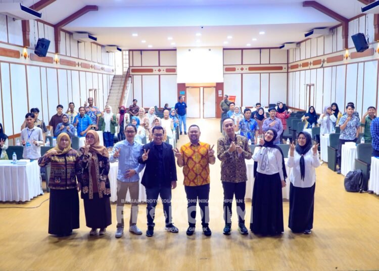 Peduli Talenta Muda Gresik, Bupati Gus Yani Bersama Kepala Disparekrafbudpora Berikan Pelatihan BNSP Konten Kreator