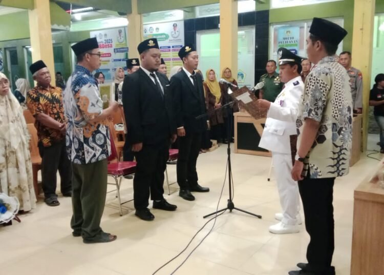 Khidmat !! Kades Sadi Purwanto Resmi Lantik Dua Perangkat Desa Karangankidul Balongpanggang