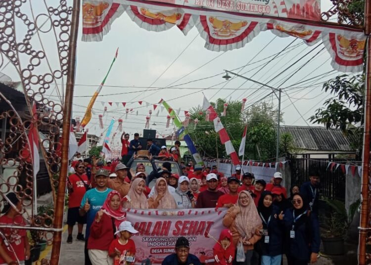 Warga Sumengko Duduksampeyan Tumpah Ruah Penuh Ceria Ikuti Jalan Sehat HUT RI ke-80