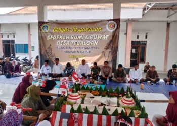 Warga Tebaloan Duduksampeyan Gelar Tasyakuran Sedekah Bumi dan Ruwat Desa Peringati HUT ke-80 RI
