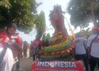 Wow, Ada Naga Raksasa di Kirab Budaya HUT RI di Desa Tebaloan Duduksampeyan