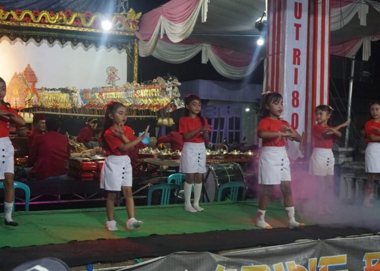 Suka Cita Warga Desa Sedapurklagen Benjeng Rayakan HUT Kemerdekaan RI ke-80