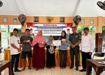 Hapus Kemiskinan Ekstrem, Pemdes Kedamean Salurkan BLT DD Rp300.000 kepada Puluhan Warga