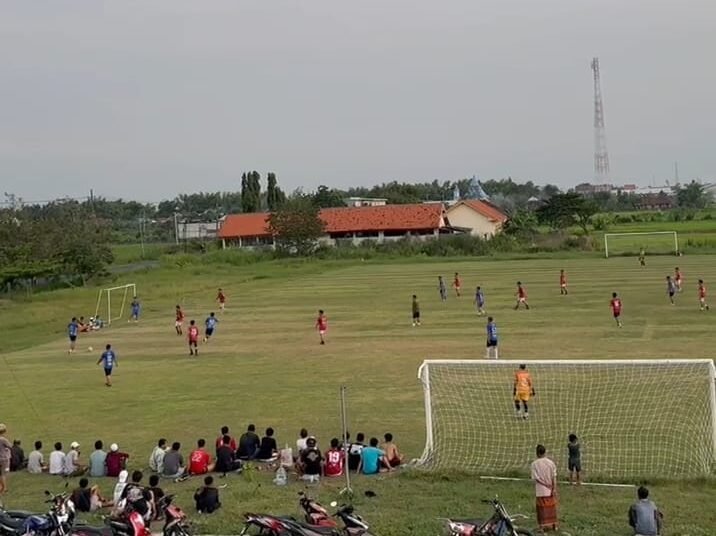 Kades Suheri Sebut Lapangan Sepak Bola Putra Ipora Klotok Balongpanggang Menjadi Kebanggan Warga